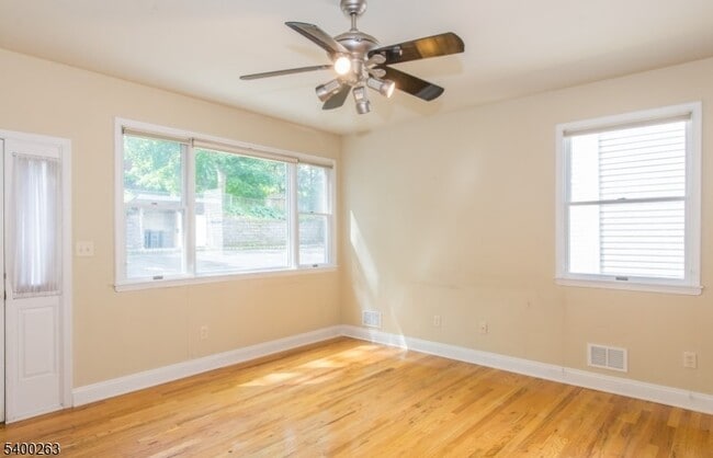 Foto del edificio - 46 Phoenix Ave