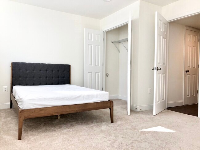 Dormitorio en la planta baja - 14711 Beaumeadow Dr