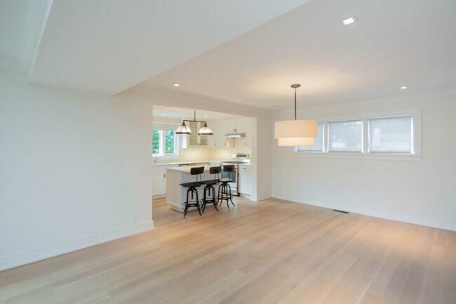 Building Photo - 5 Pleasant Ln