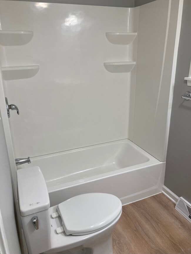 Building Photo - 319 Camp Horne Rd