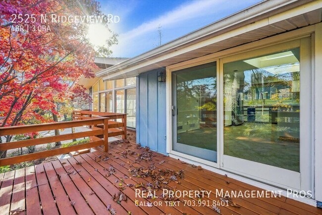 Photo - 2525 N Ridgeview Rd House