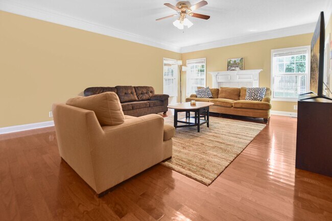 Foto del edificio - Pet Friendly Four Bedroom with Bonus!