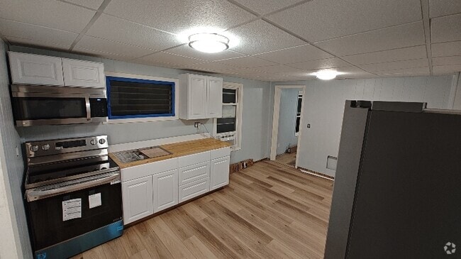 Building Photo - 955 W Linden Ave