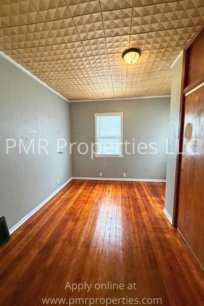 Building Photo - 2 Bedroom/ 1 Bathroom House