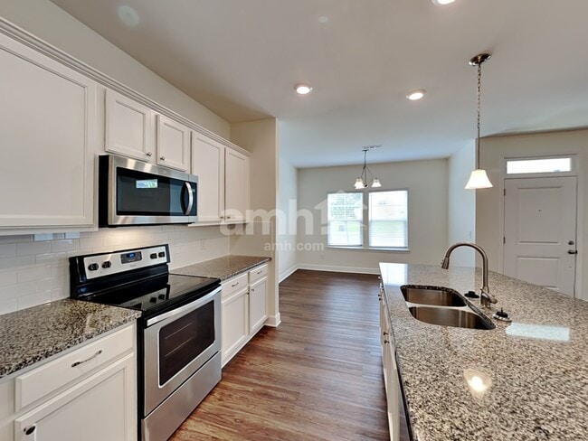 Foto del edificio - 5063 Trailwater Dr
