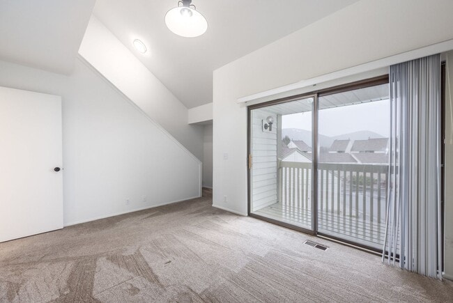 Foto del edificio - Conveniently Located Racquet Club Condo