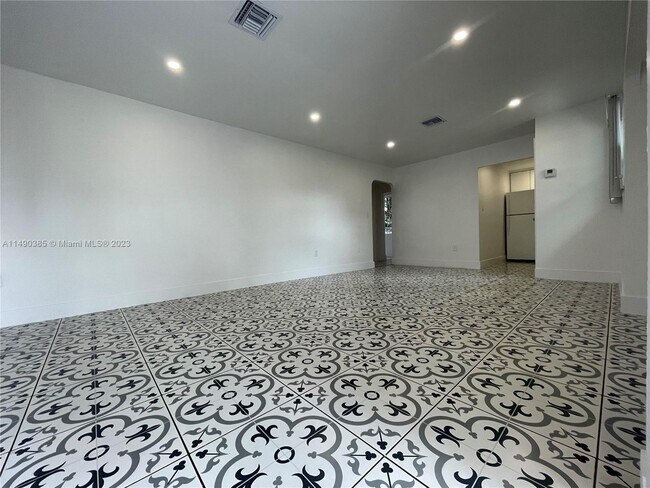 Foto del edificio - 18447 NE 1st Ave