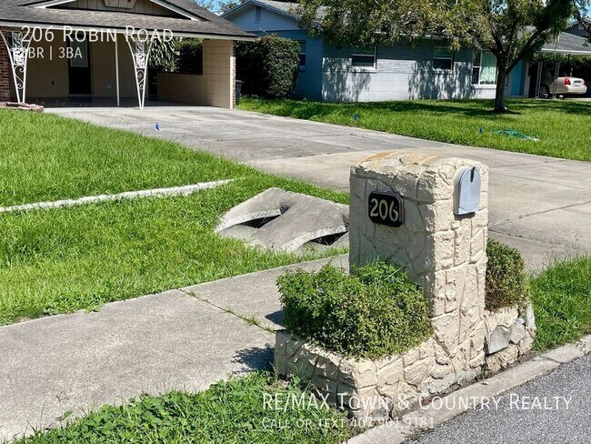 Foto del edificio - 206 Robin Rd