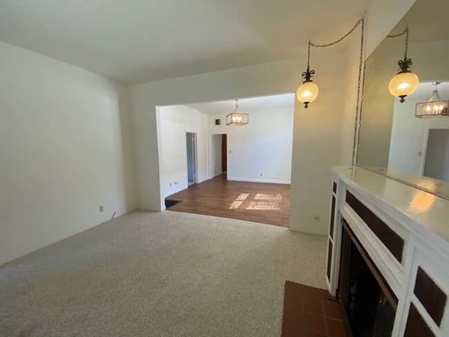 Foto del edificio - 611 W Franklin St