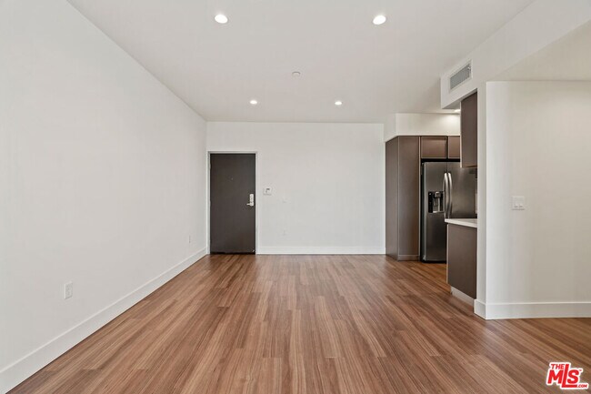 Foto del edificio - 3618 Dunn Dr
