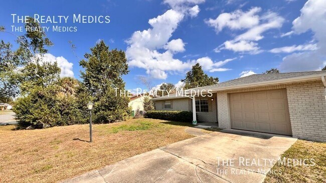 Building Photo - Charming 2-Bedroom Home with Solar Panels ...