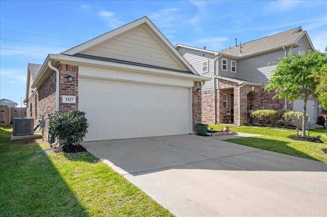 Building Photo - 5327 Castle Discordia St