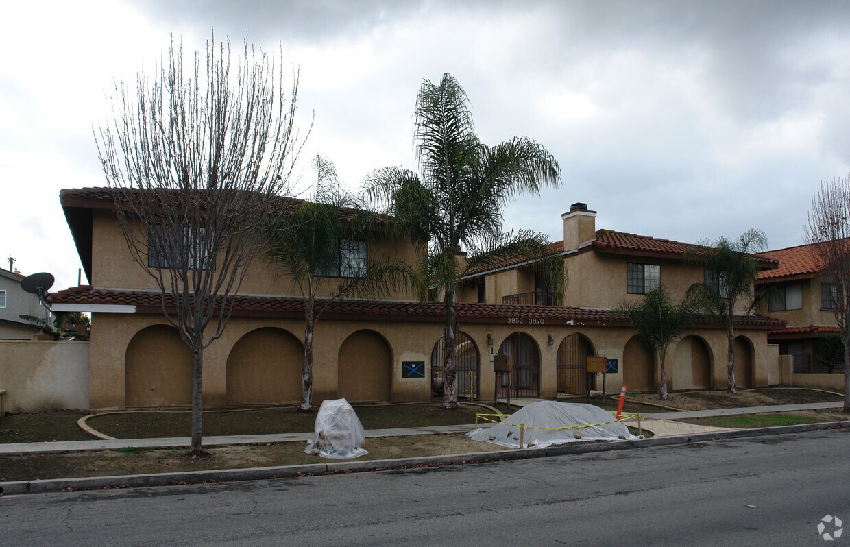 Building Photo - 3962-3970 Howard Ave