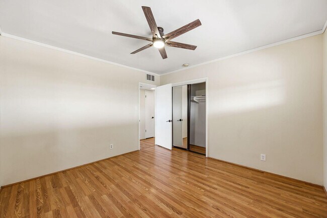 Foto del edificio - 2421 W Anderson Ave