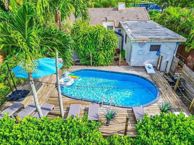 Foto del edificio - 427 NE 107th St