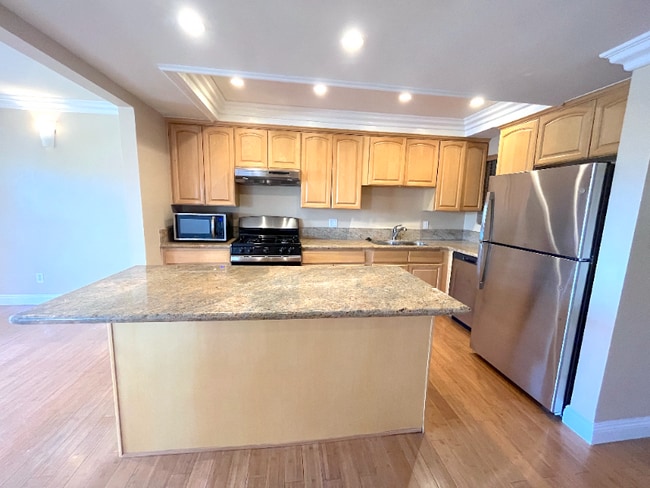 Building Photo - 100 Cliff Dr