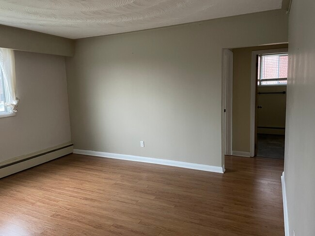 Building Photo - CHARMING 2-BEDROOM APARTMENT FOR RENT IN O...