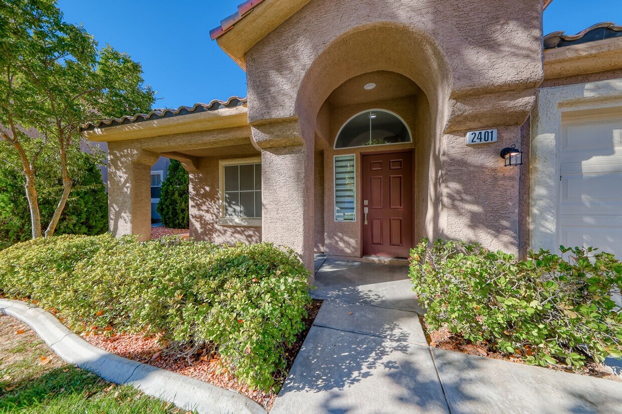 Foto principal - 2401 Flower Spring St