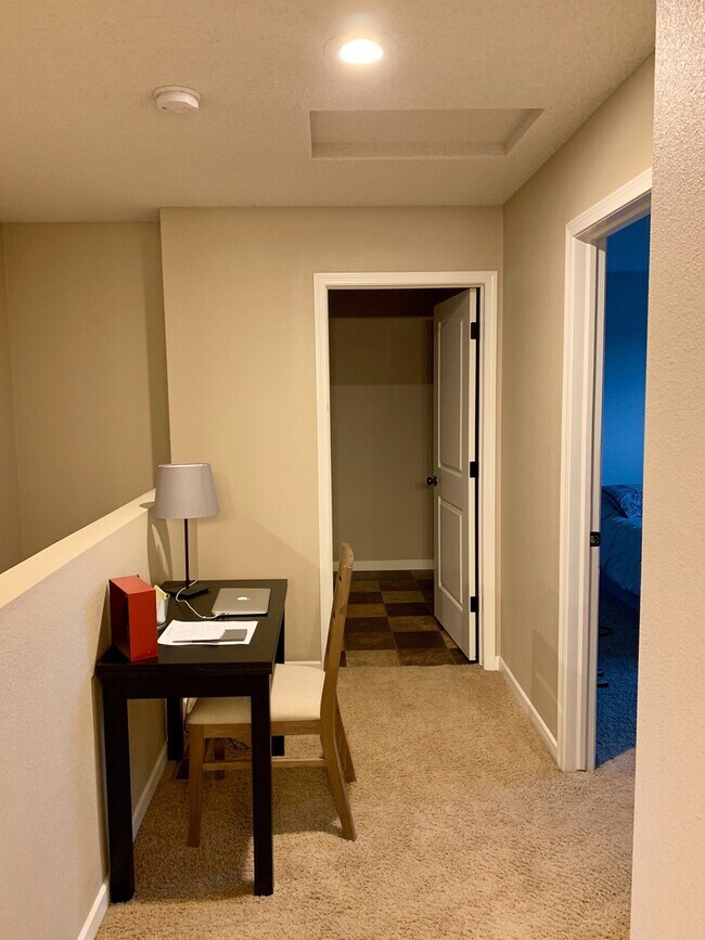 Foto del edificio - 3 bedroom 2.5 bath townhome