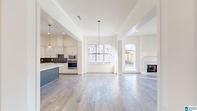 Foto del edificio - 12411241 Chelsea Pk Trl