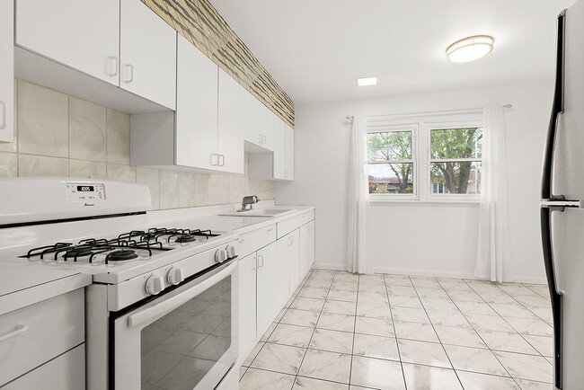 Building Photo - 4909 N Orange Ave