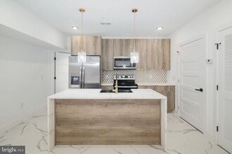 Building Photo - 2000 N Front St