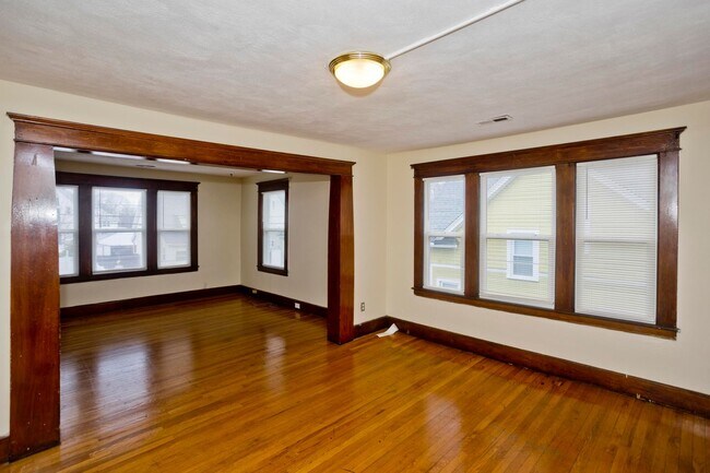 Building Photo - 58-60-60 Ionia St