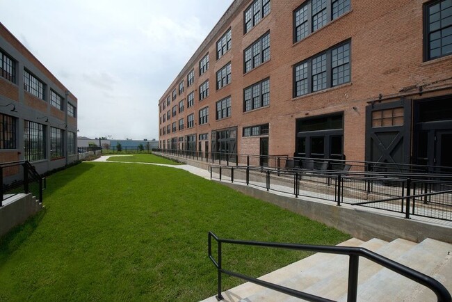 Building Photo - Sampson Lofts