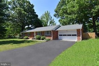 Building Photo - 8800 McNair Dr
