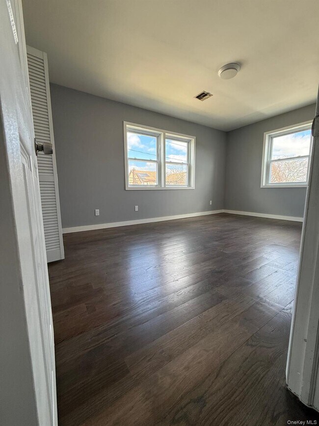 Building Photo - 54 Kane Ave