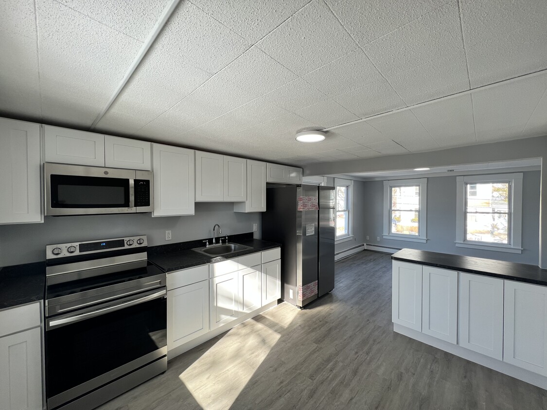 Cocina con electrodomésticos nuevos, península. - 4 Starr Plz