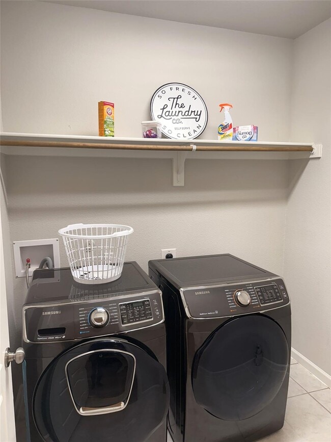 Building Photo - 5437 Wedge Wood Dr