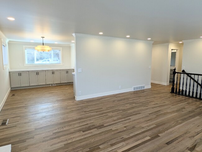 Building Photo - 3820 S Viking Rd