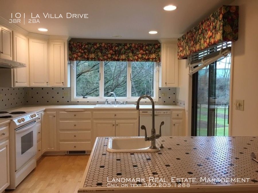 Primary Photo - 101 La Villa Dr