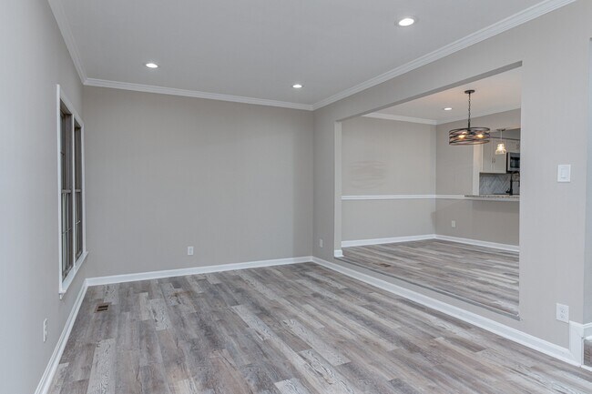 Building Photo - 36 Tudor Ct
