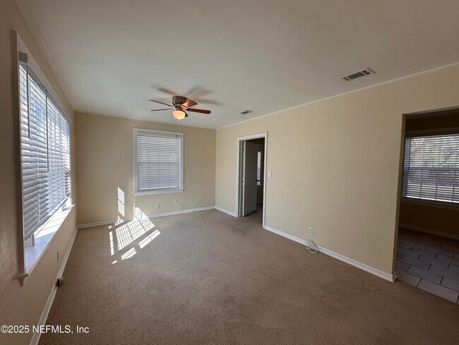 Foto del edificio - 1761 Lilly Rd E