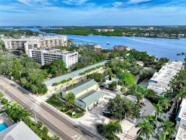 Foto del edificio - 5955 Midnight Pass Rd