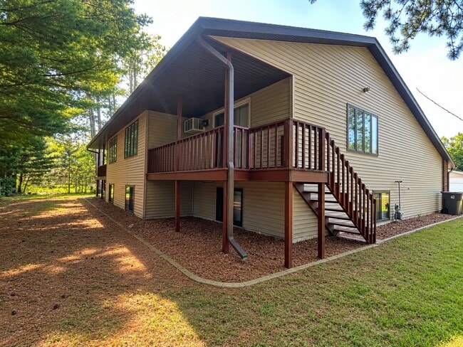 Building Photo - 3320 Rosewood Dr