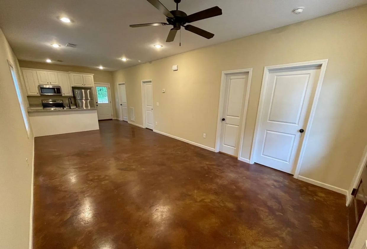 Foto principal - 2 bedroom/2 bath
