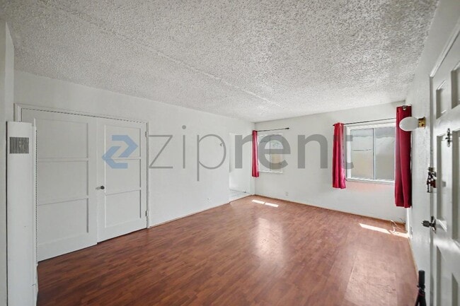 Foto del edificio - 7027 Holmes Ave