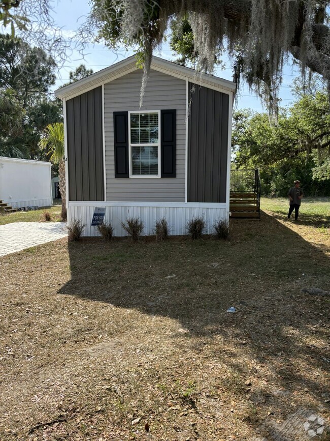 Building Photo - 11240 N Northwood Dr
