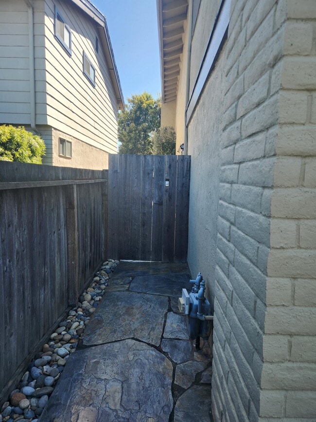 Building Photo - 807 Taurus Dr