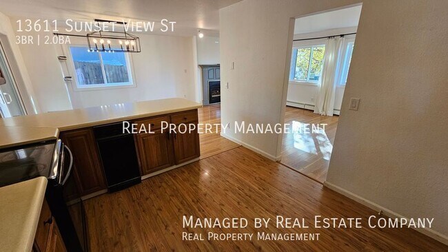 Foto del edificio - 13611 Sunset View St