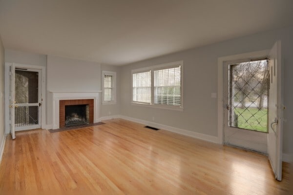 Hardwood floor throught, and a spacious living room with a decorative fireplace - 3504 Belmont Blvd