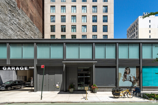 Building Photo - 21 E 12th St