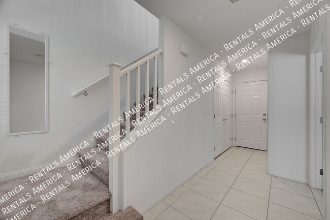 Building Photo - 650 Vetiver Ln