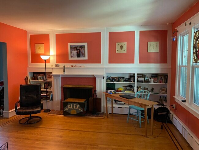 Living room - 607 State St