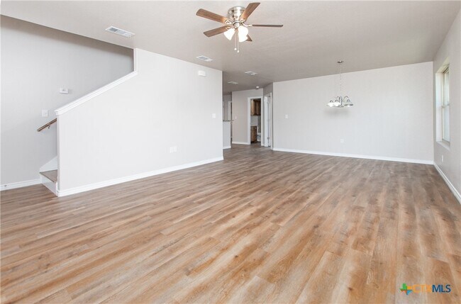 Building Photo - 2542 Leroy Ln