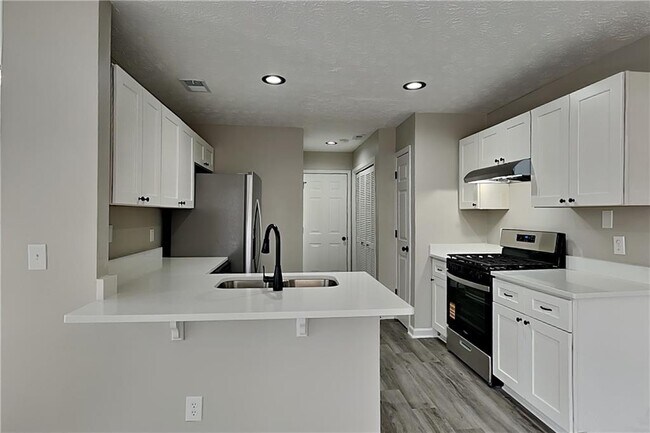 Foto del edificio - 670 Chantress Ct