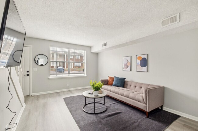 Foto del edificio - 600 Whispering Hills Dr